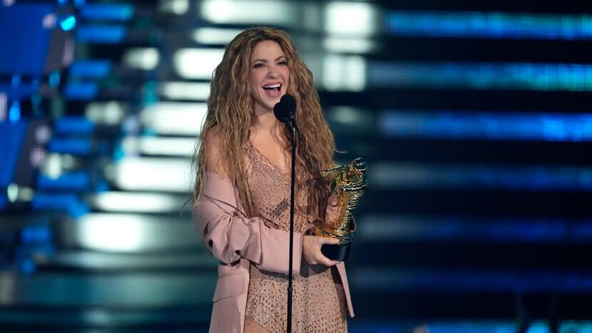 A qué hora se estrena 'El Jefe' de Shakira con Fuerza Regida